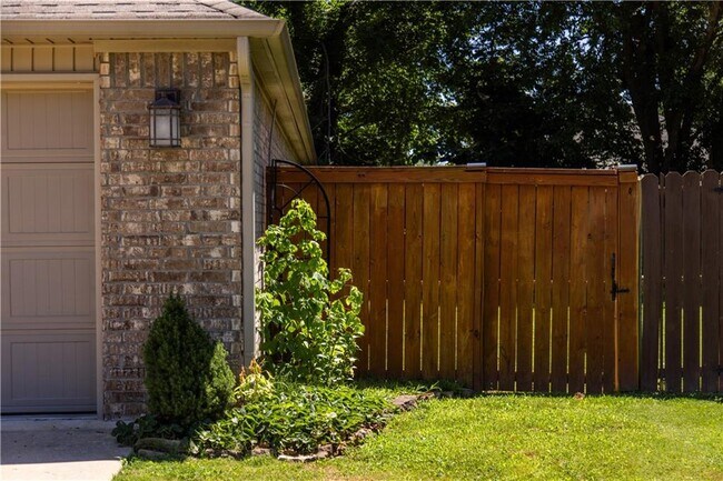 Building Photo - 846 South Hoddle Place