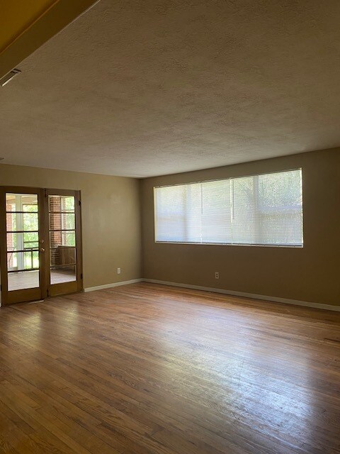 Foto del edificio - 1600 W Plymouth Ave