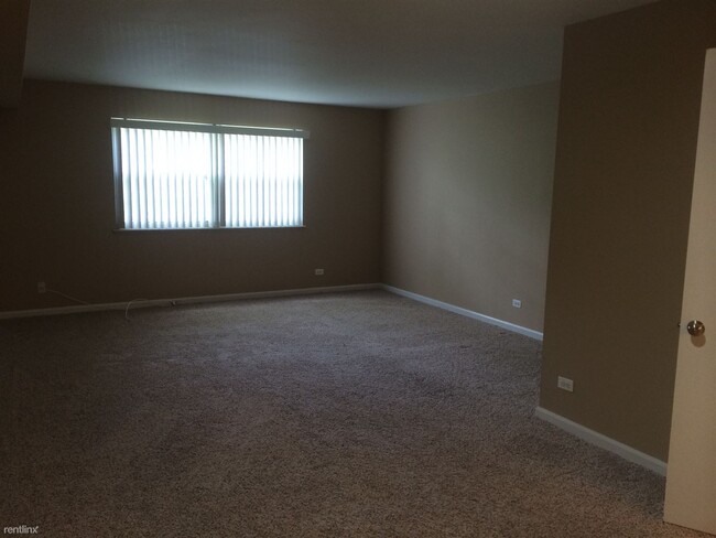 Building Photo - Studio, 1 bath  - CarriageWay Courts