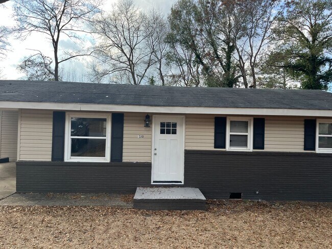 Foto del edificio - **ON HOLD**3 Bedroom / 1 Bathroom Home for Rent in Columbus, GA***
