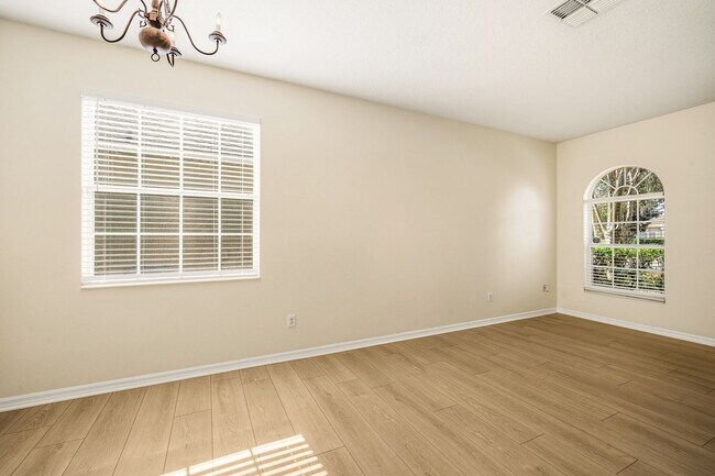 Foto del edificio - Cozy 4/2 Home Nestled in a Gated Community