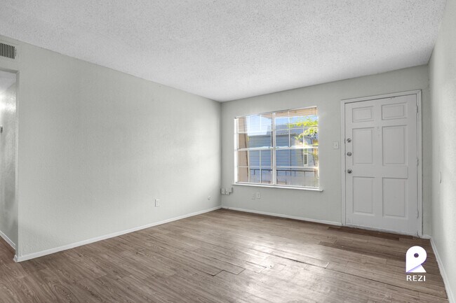 Foto del edificio - 11810 Algonquin Dr