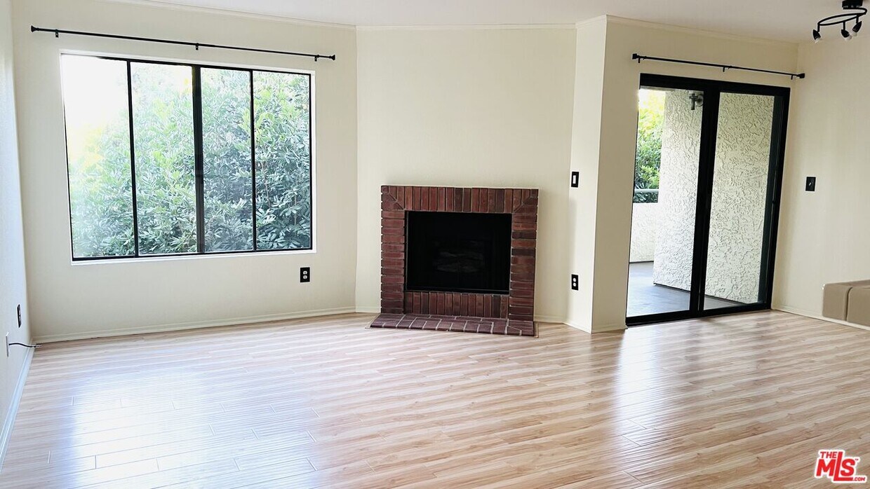 Foto principal - 3544 S Centinela Ave