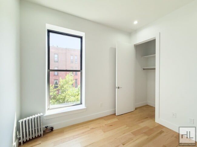 Foto del edificio - Expansive Sun-drenched Bed-Stuy 7 Bed 3-Ba...