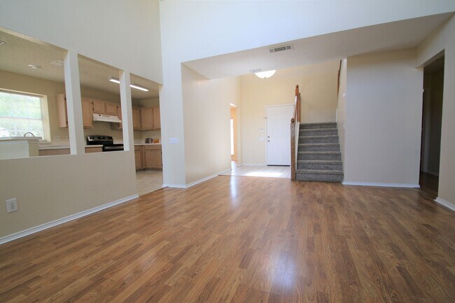 Foto del edificio - Stunning 4BR/2.5BA South Fort Worth Gem with Sun Room & 2-Car Garage!