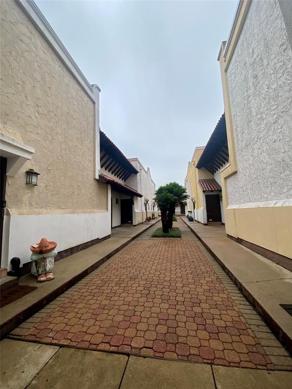 Foto del edificio - 2744 Briarhurst Dr