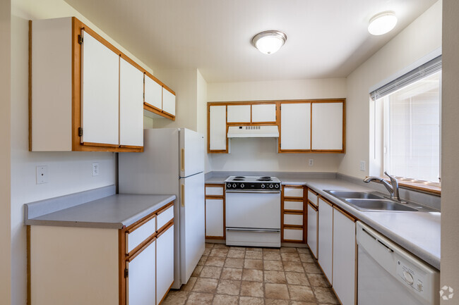 2HAB, 1BA - 844 ft² - Cocina - Cloverdale Apartments