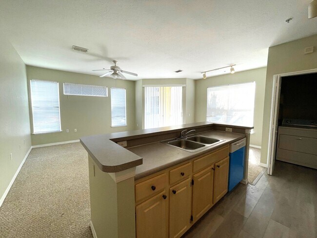 Foto del edificio - 1275 Lake Shadow Cir