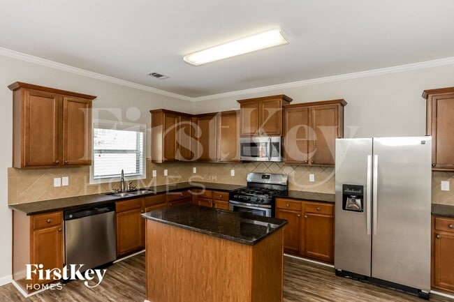 Building Photo - 6252 Stonelake Dr SW