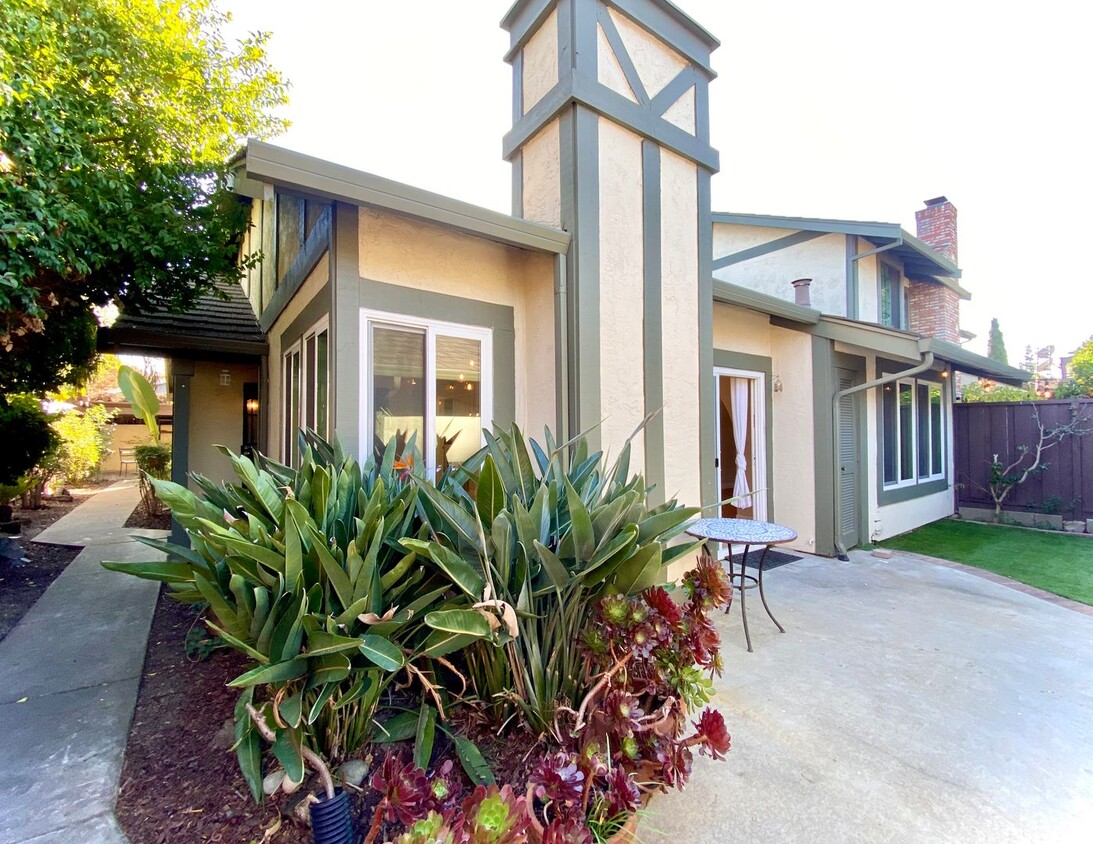 Foto principal - Gorgeous 3-bedroom home in Fremont! - Char...