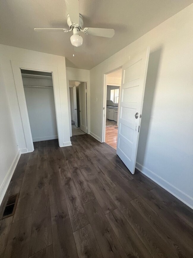 Building Photo - 2 Bedroom, 1 Bathroom Home with Bonus Room