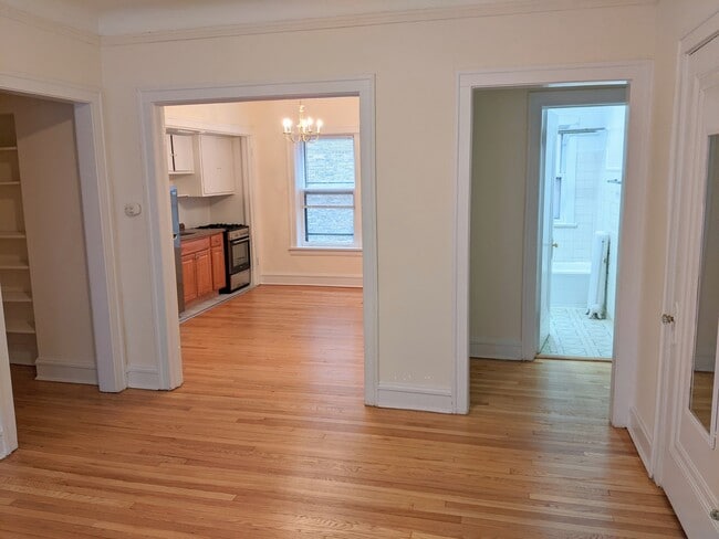 Foto del edificio - 729 Hinman Ave