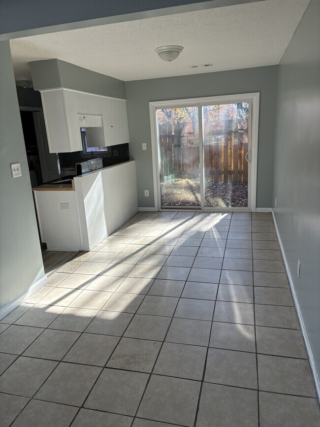 Foto del edificio - 112 Concord Dr