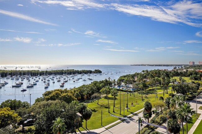 Building Photo - 2843 S Bayshore Dr
