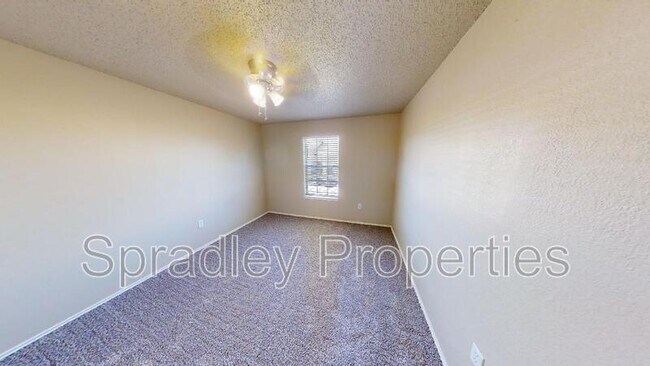 Foto del edificio - 200 Bosque Rd