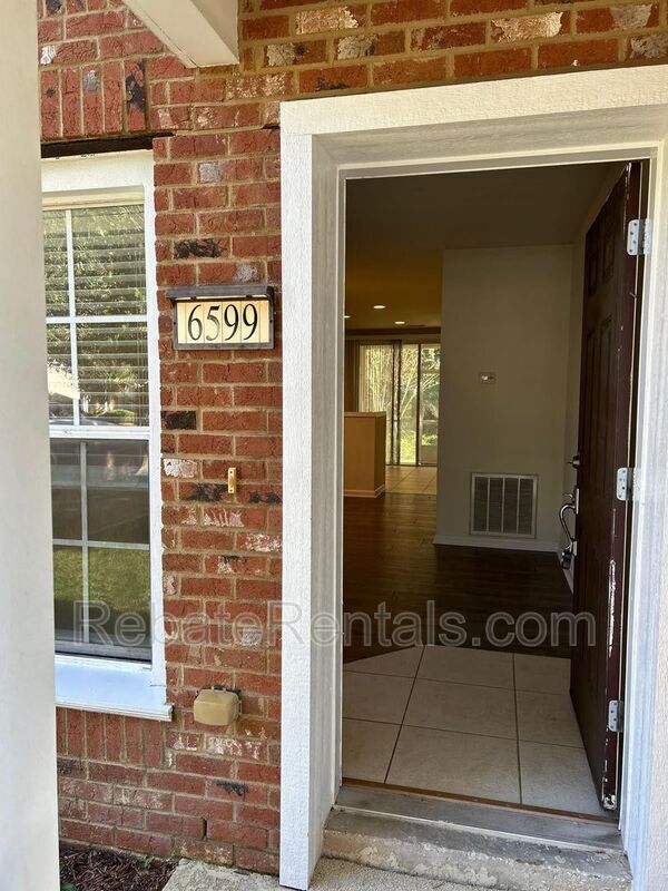 Foto del edificio - 6599 Arching Branch Cir