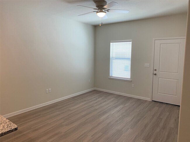 Foto del edificio - 2321 N Hickory St