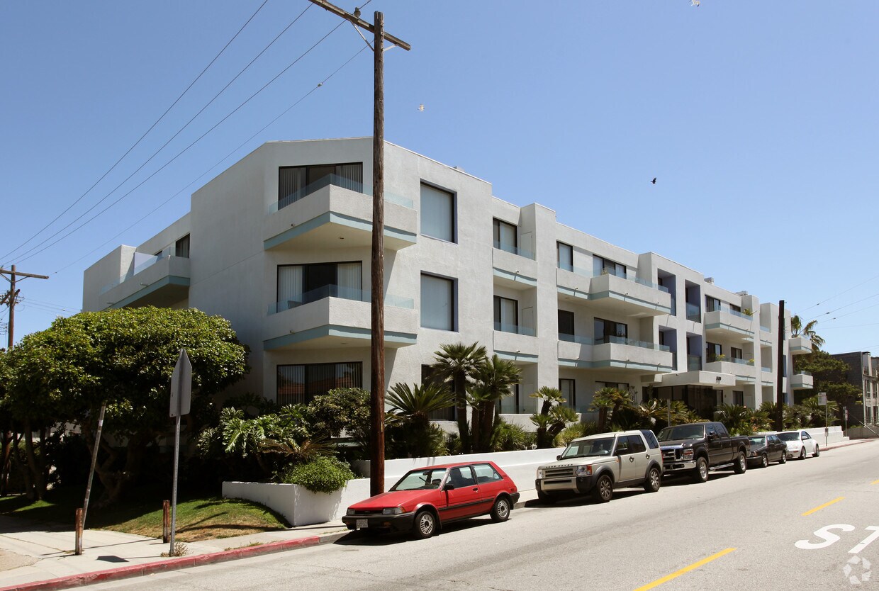 3400 Pacific Ave - 102 Catamaran St