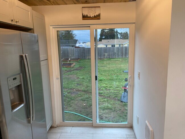 Foto del edificio - 3003 Lindbergh Ave