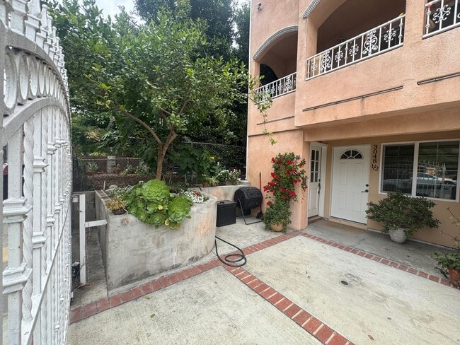 Building Photo - 3048-3050  Perlita Ave