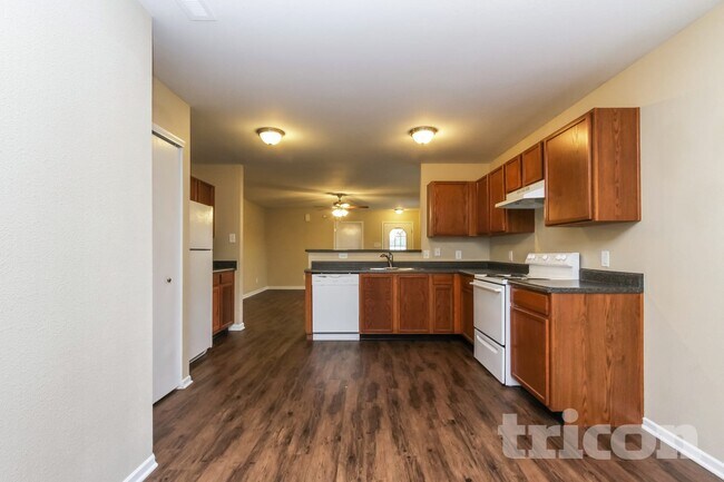 Foto del edificio - 1615 Blue Grass Pkwy