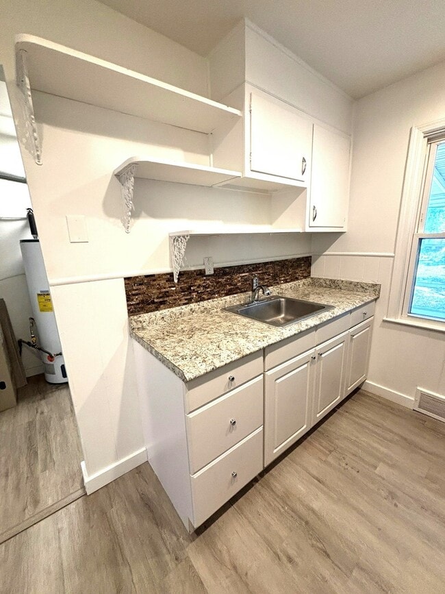 Building Photo - 2144 Browning St