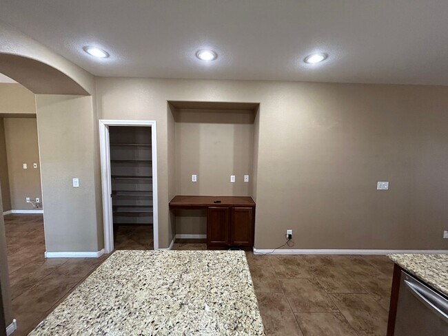 Building Photo - One story home 3 bedrooms and 2 full bathr...