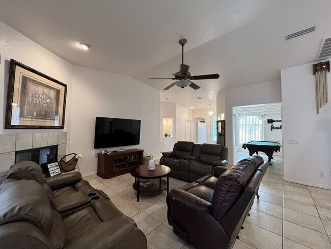 Building Photo - 2237 San Juan Dr