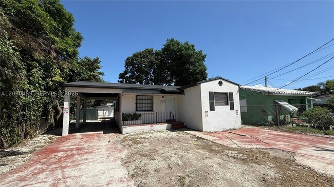 Foto del edificio - 8125 NW 6th Ct