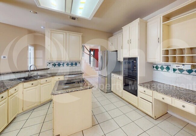 Building Photo - 816 Pimernel Ln