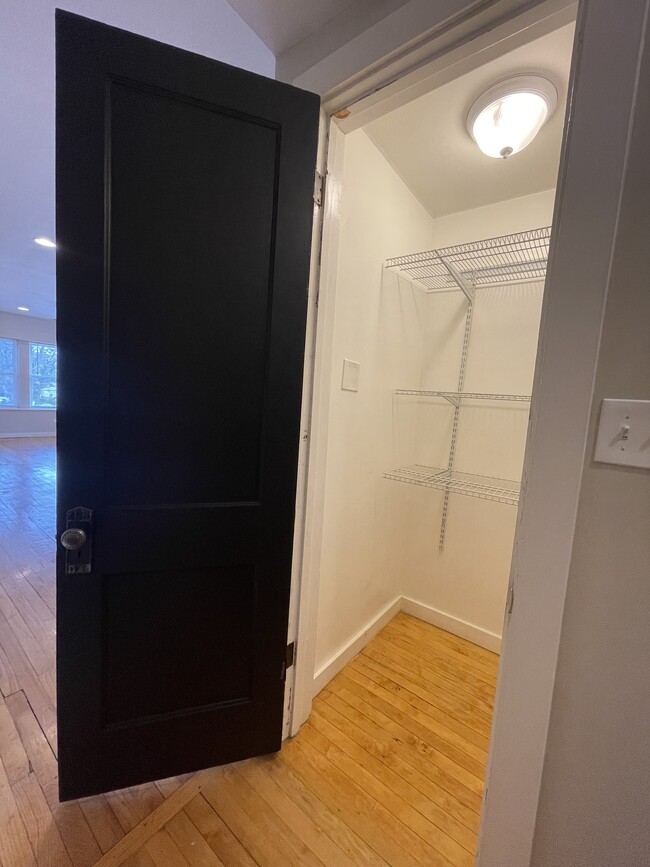 Foto del edificio - 3756 W Windsor Ave