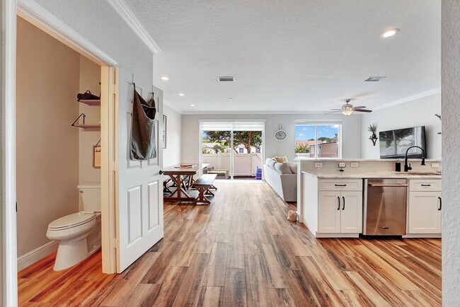 Building Photo - 3008 N Evergreen Cir