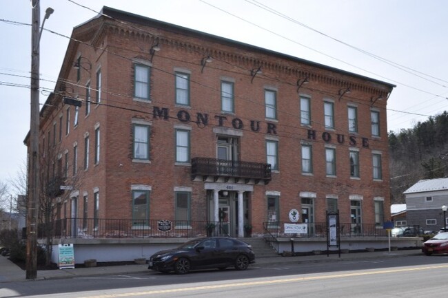 Building Photo - Montour House