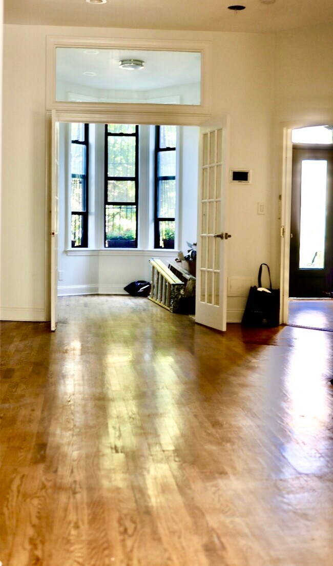 Foto del edificio - 908 Sterling Pl