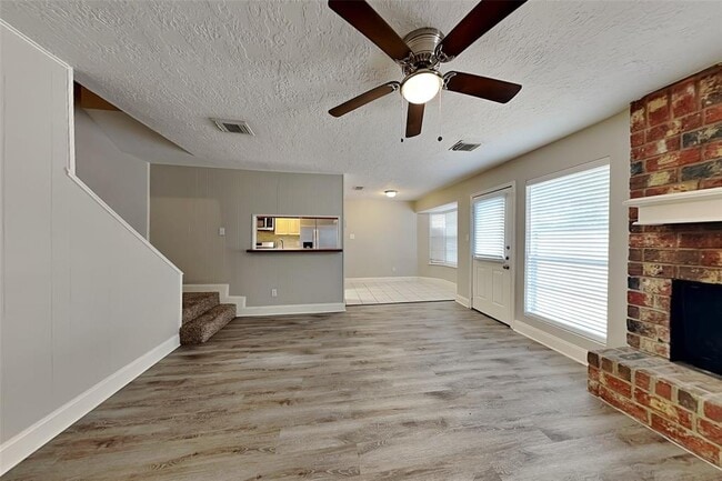 Building Photo - 2043 Shadow Rock Dr
