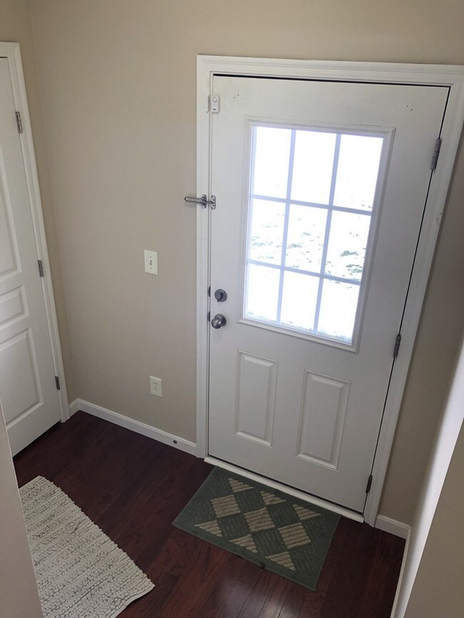 Foto del edificio - Immaculate Second Floor Condo!