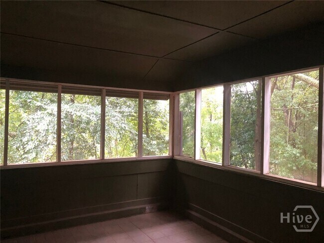 Building Photo - 195 Woodstone Dr