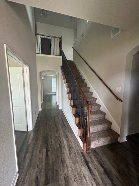 Building Photo - 3105 Gilchrist Dr