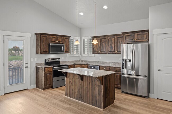 Building Photo - 2237 E Horizon Dr