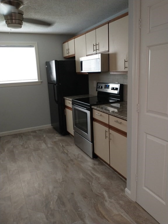 656 High St Unit 204, Clinton, MA 01510 Condo for Rent in Clinton, MA