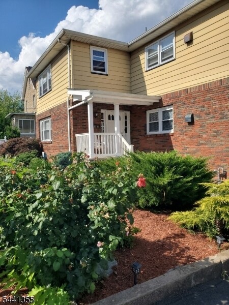 Foto del edificio - 32 Harding Ct