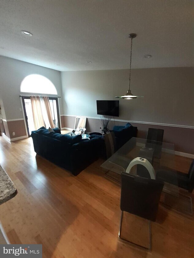 Foto principal - 8355 Canning Terrace