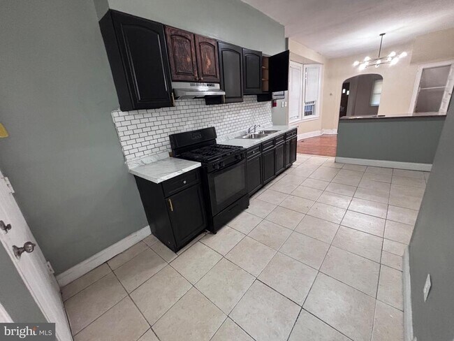 Building Photo - 1812 S 57th St