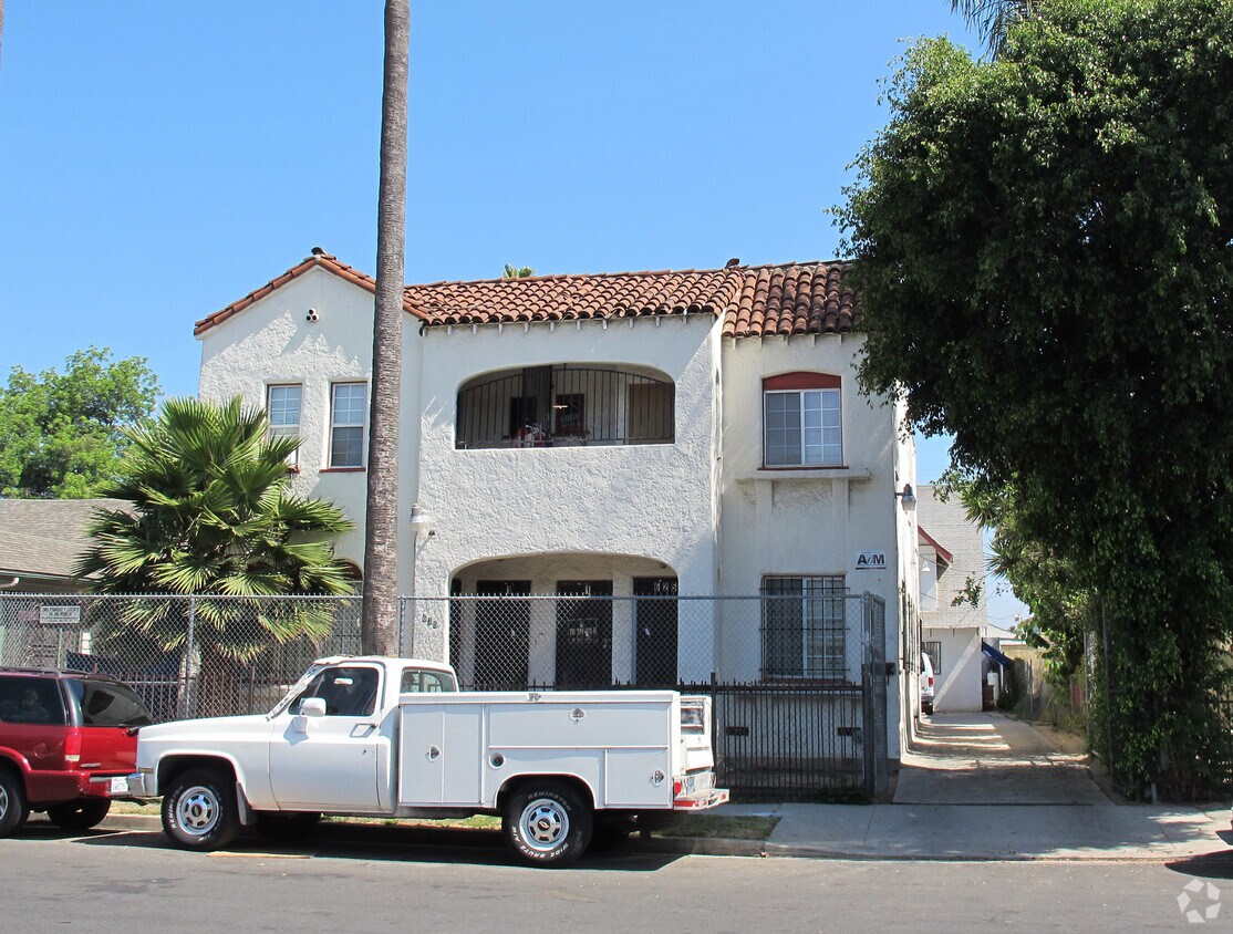 Building Photo - 625 W 47th St