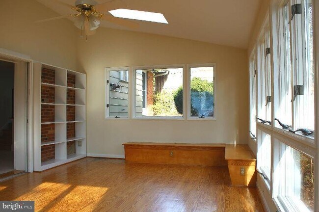 Building Photo - 1049 Balls Hill Rd