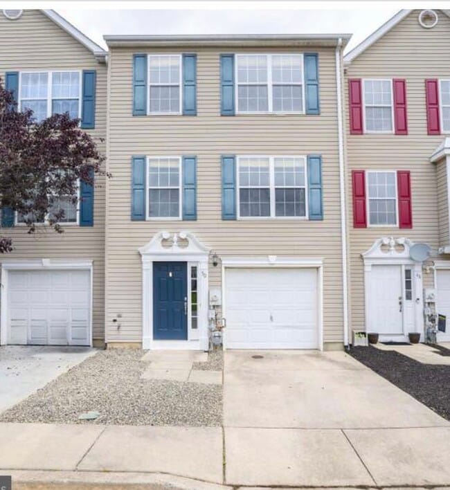 Building Photo - 50 Versailles Ct