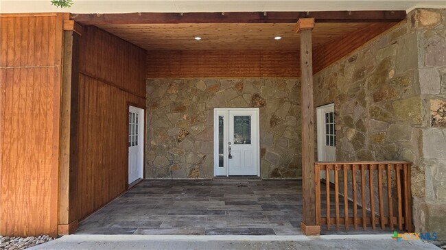 Building Photo - 305 Remuda Dr