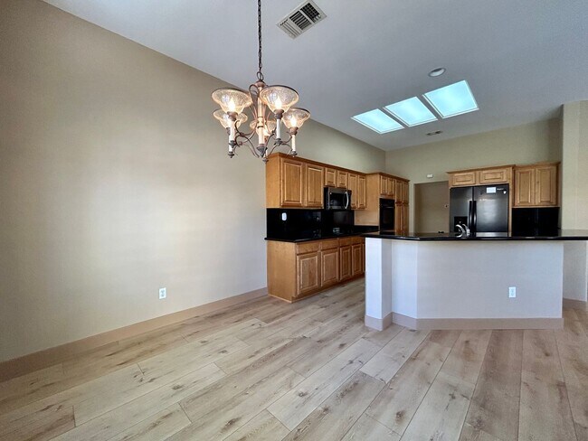 Building Photo - AVAILABLE NOW! 2 Bedroom 2 Bathroom + Den Home in the 55+ Community of Sun City!