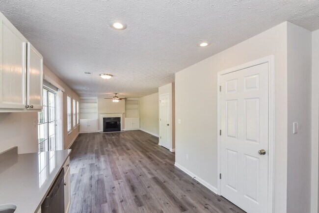Building Photo - 626 Stonecrest Dr