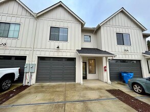 Building Photo - 11015 NE 26th St